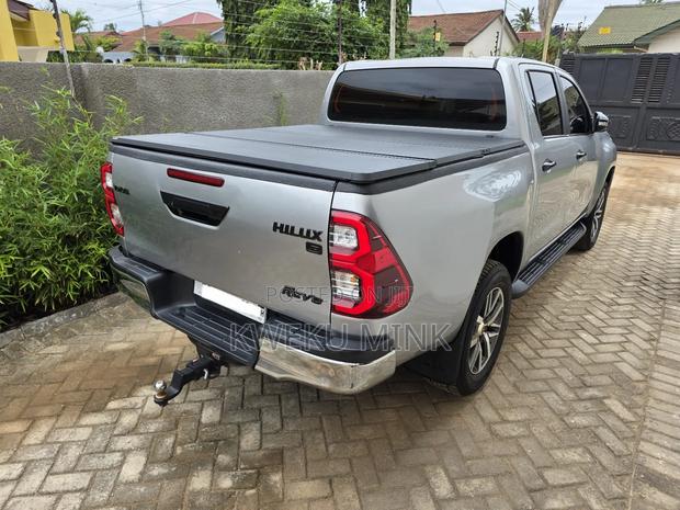 Toyota Hilux Revo Smart Cab Deisel 2.8 AWD 2016 Silver photo 5