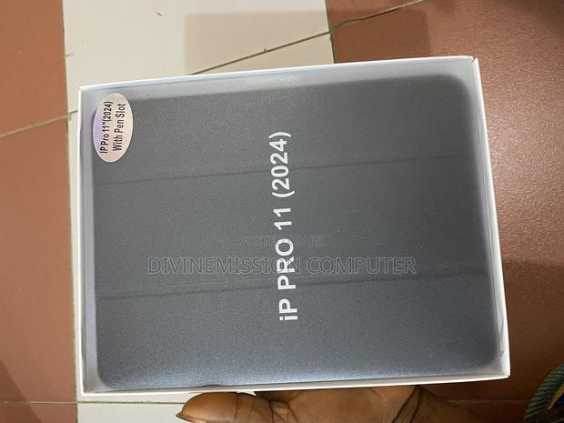 iPad Pro 11 (2024) Case/Cover With Pen Space