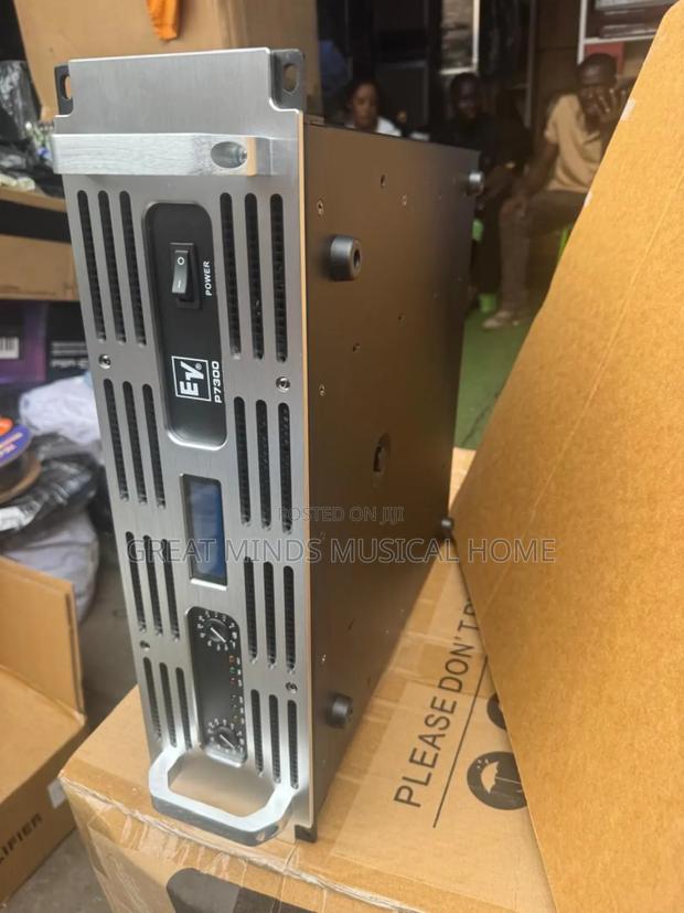 Ev P7300 Power Amplifier · Photo 4