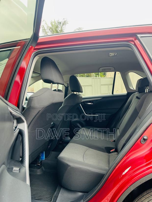 Toyota RAV4 XLE 2021 Red