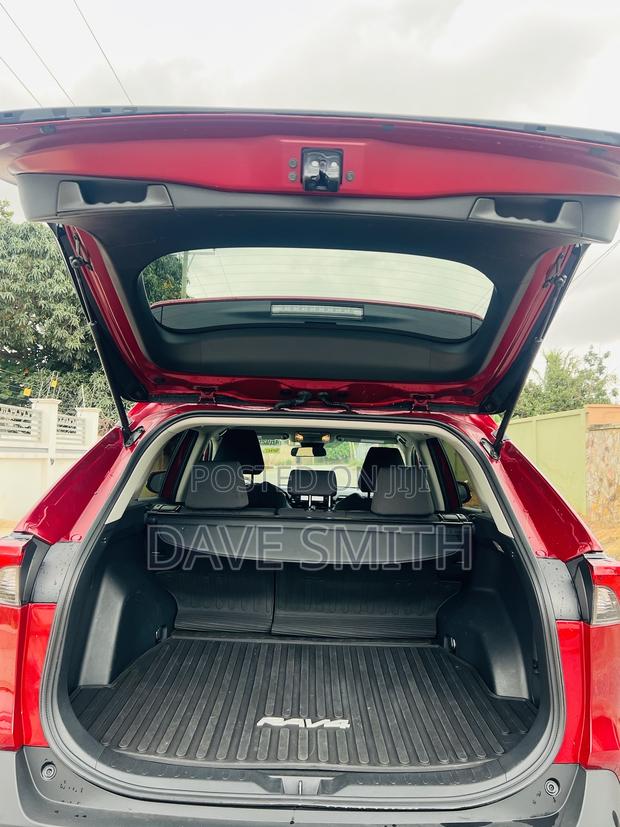 Toyota RAV4 XLE 2021 Red