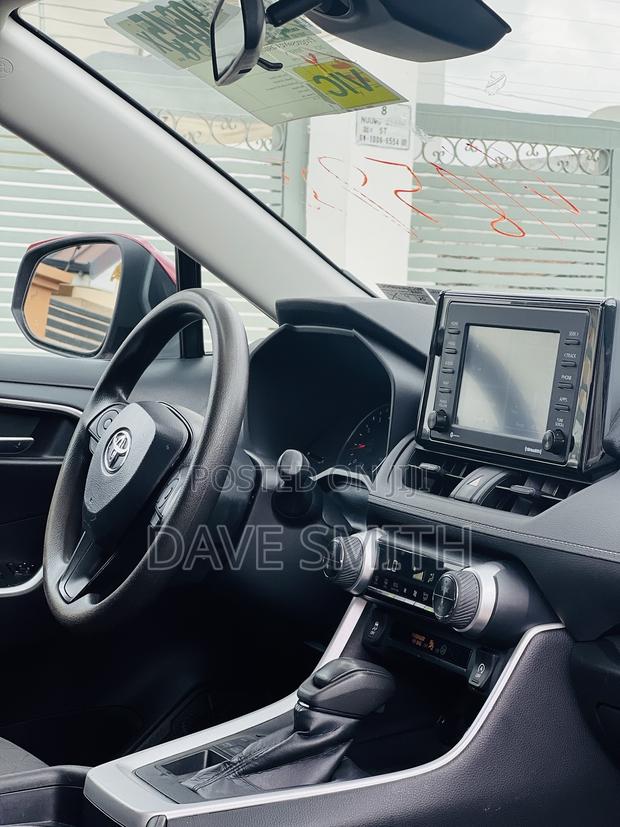 Toyota RAV4 XLE 2021 Red