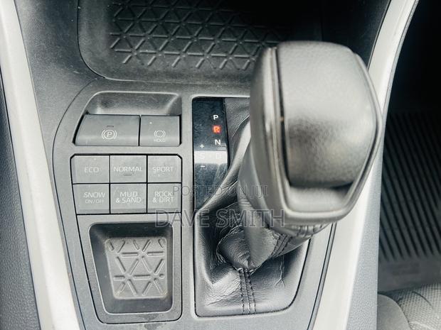 Toyota RAV4 XLE 2021 Red