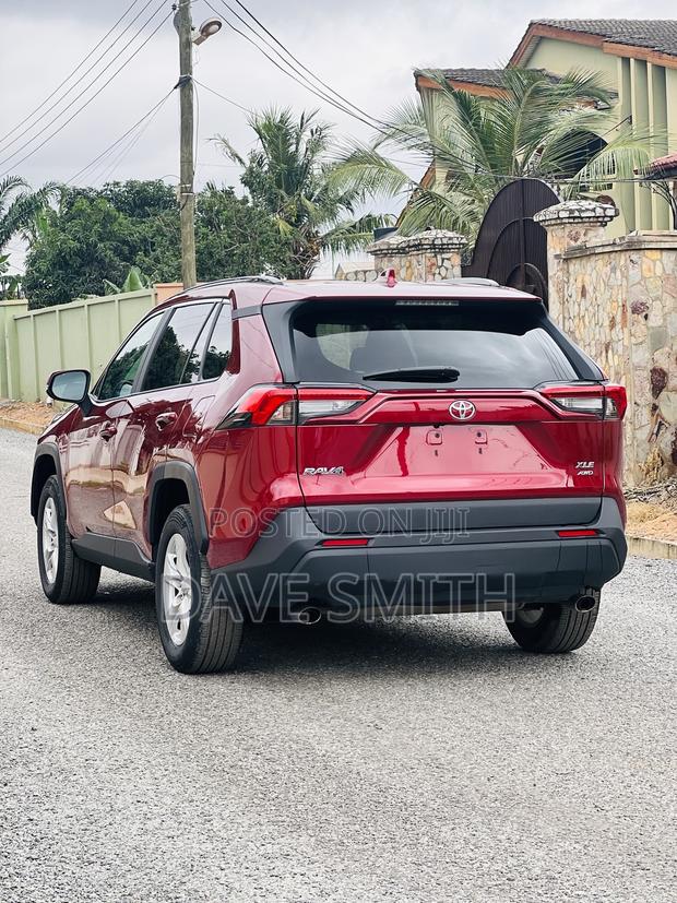 Toyota RAV4 XLE 2021 Red