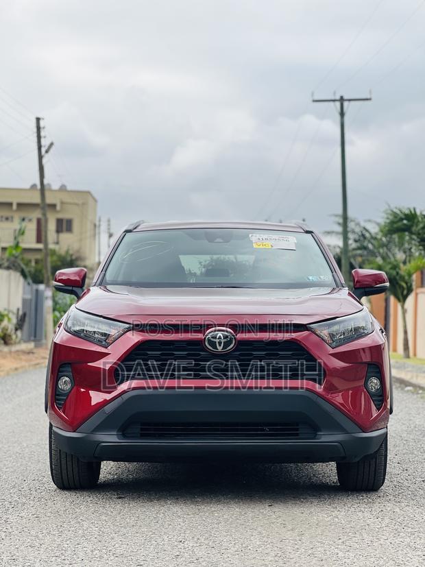 Toyota RAV4 XLE 2021 Red