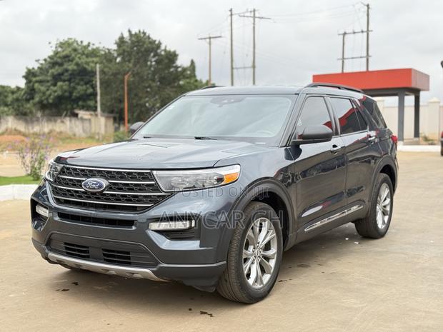 Ford Explorer XLT 2022 Gray