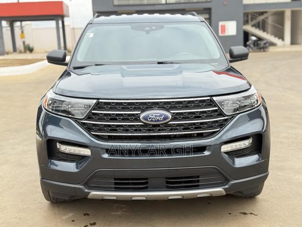Ford Explorer XLT 2022 Gray