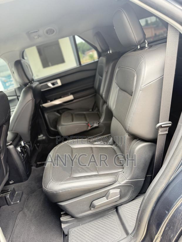 Ford Explorer XLT 2022 Gray