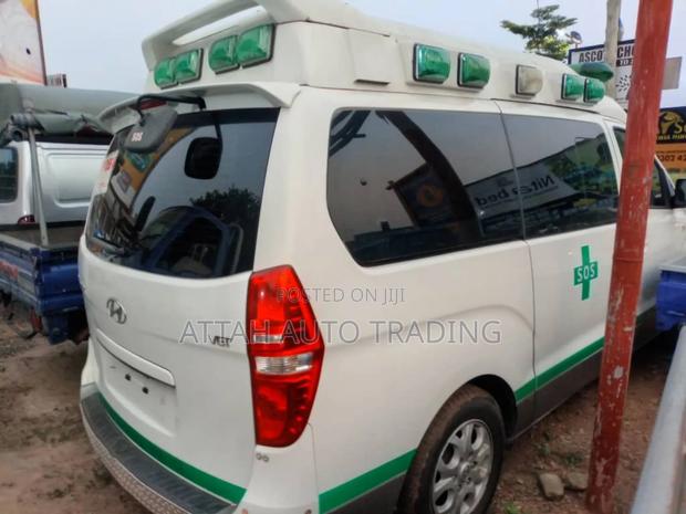 Hyundai Starex 2015 White photo 2