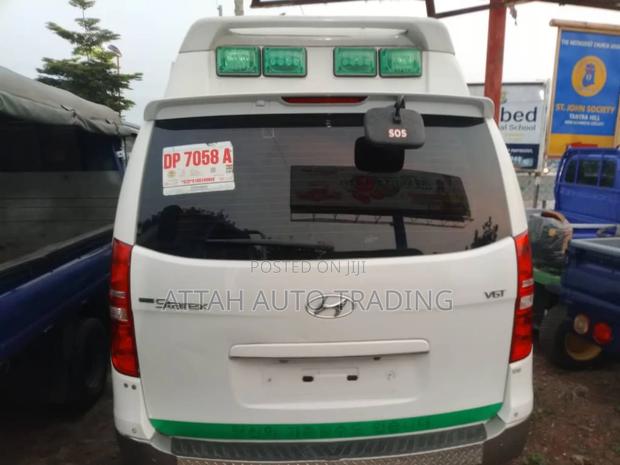 Hyundai Starex 2015 White photo 4