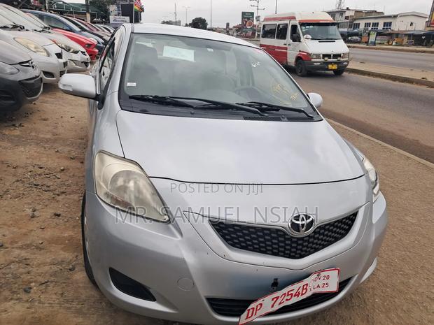 Toyota Belta 2010 Silver