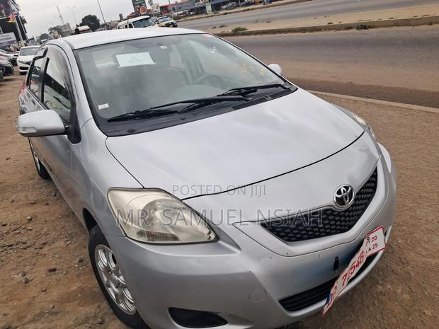 Toyota Belta 2010 Silver