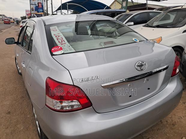 Toyota Belta 2010 Silver
