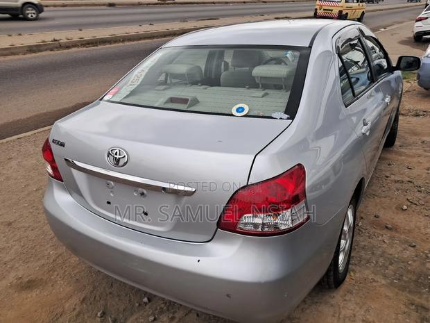 Toyota Belta 2010 Silver