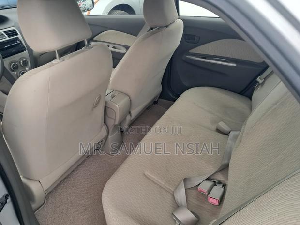 Toyota Belta 2010 Silver