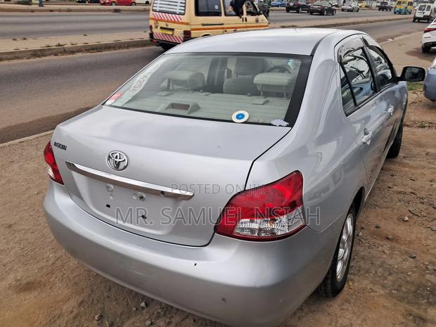 Toyota Belta 2010 Silver