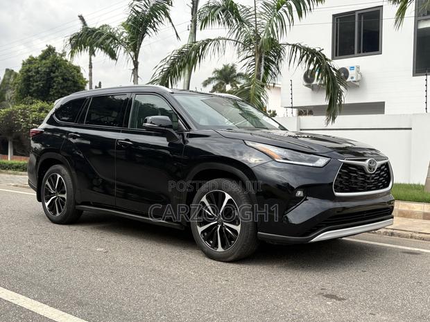 Toyota Highlander Limited AWD 2024 Black · Photo 4