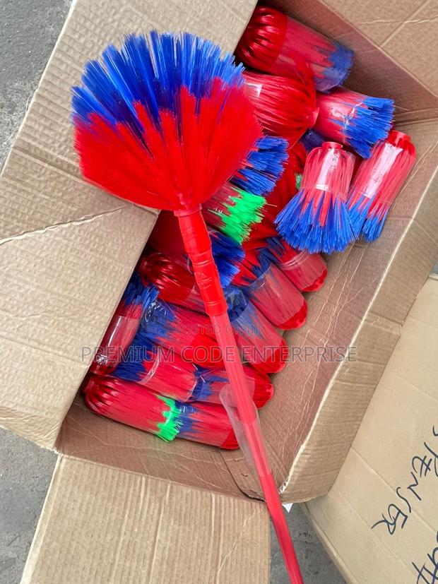 Adjustable Spider Broom / Cobweb Ceiling Brush · Photo 4