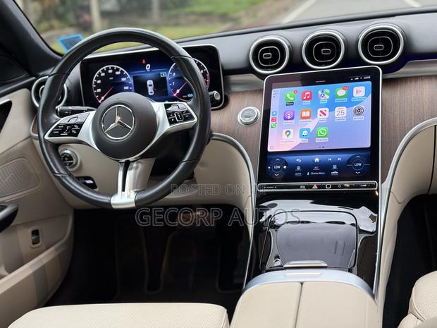 Mercedes-Benz C300 2022 Blue