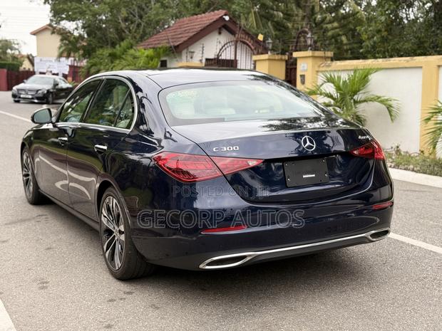 Mercedes-Benz C300 2022 Blue