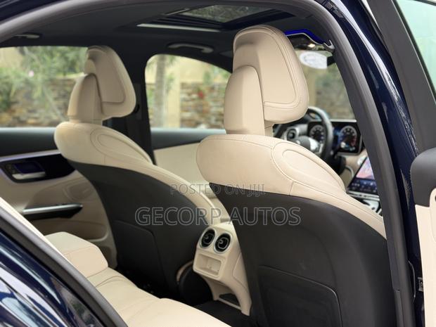 Mercedes-Benz C300 2022 Blue