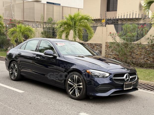 Mercedes-Benz C300 2022 Blue