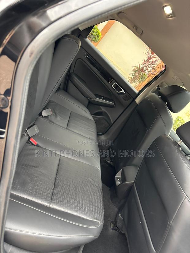 Honda Civic Touring CVT 2023 Black photo 4