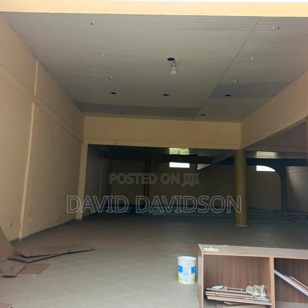 Warehouse At Spintex · Photo 4