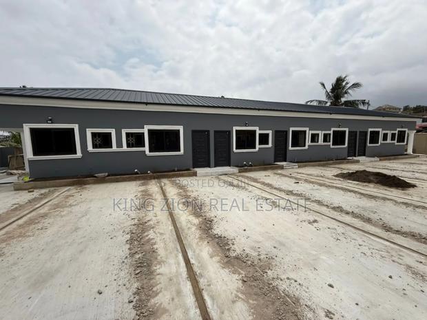 7bdrm House in King Zion Real, Awoshie for sale
