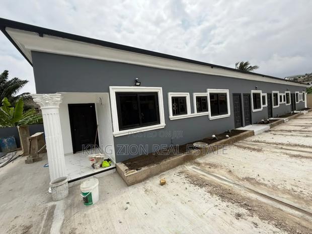 7bdrm House in King Zion Real, Awoshie for sale · Photo 2