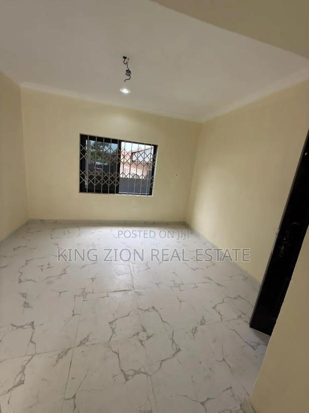 7bdrm House in King Zion Real, Awoshie for sale · Photo 4