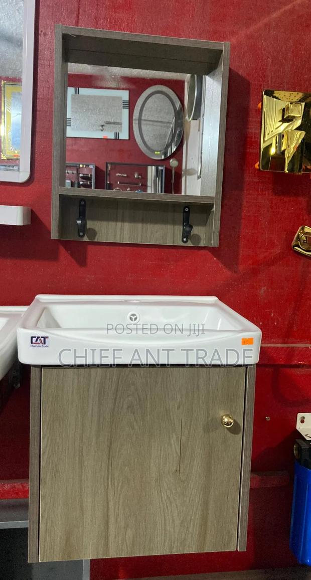 Basin With Mirror 43 · Photo 2