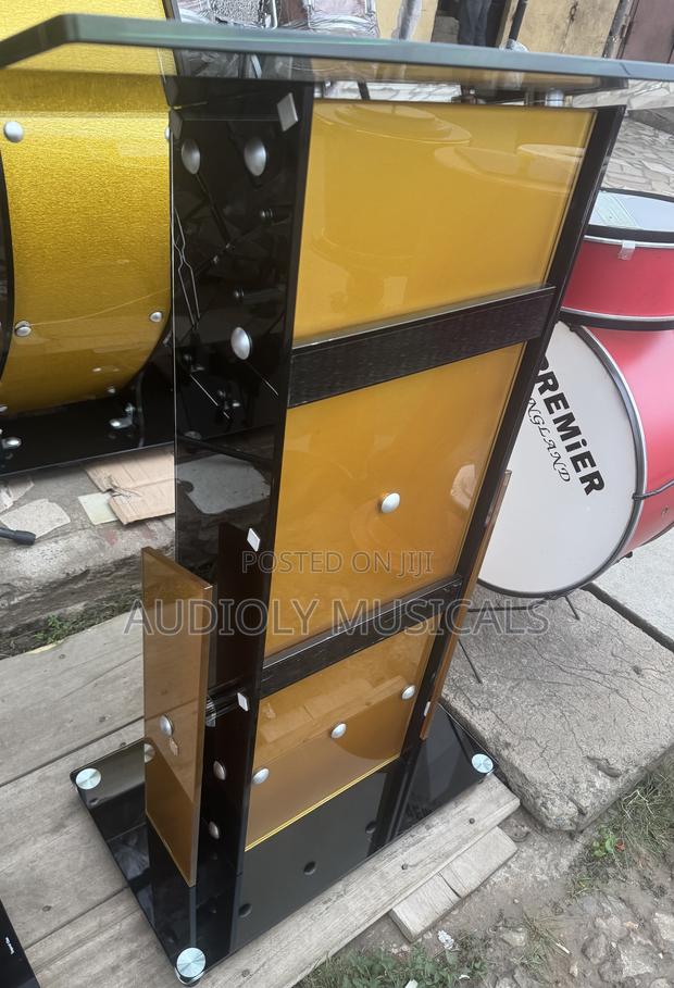 Classic Quality Glass Pulpit · Photo 4