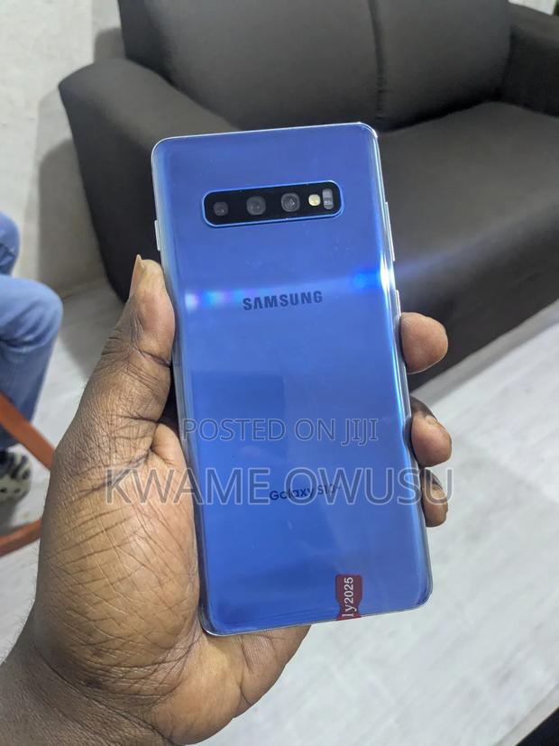 New Samsung Galaxy S10 Plus 128 GB Blue · Photo 2
