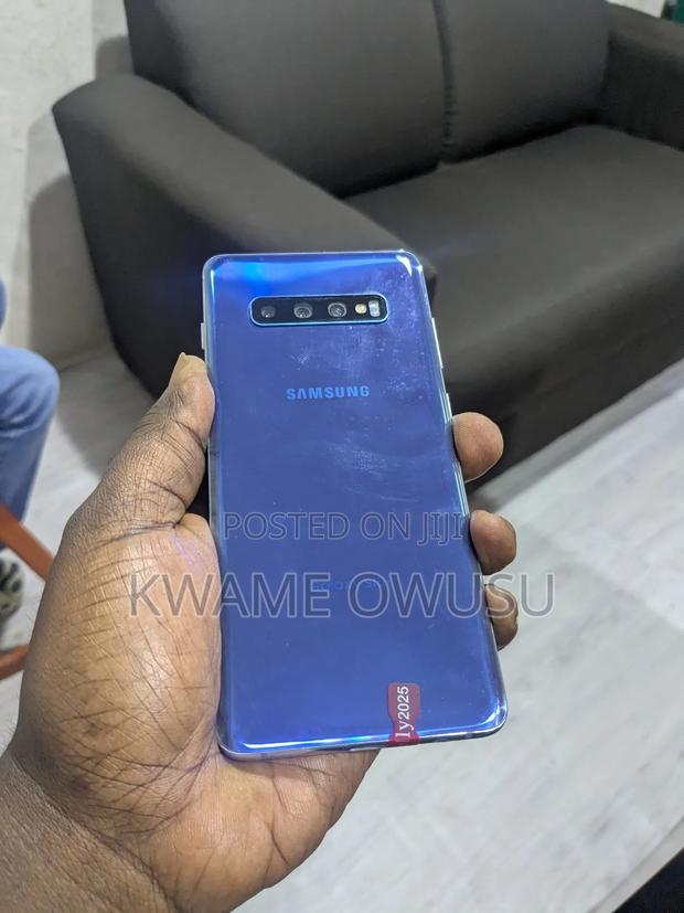 New Samsung Galaxy S10 Plus 128 GB Blue · Photo 4