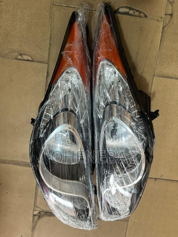 Hyundai Elantra 2012 Headlight