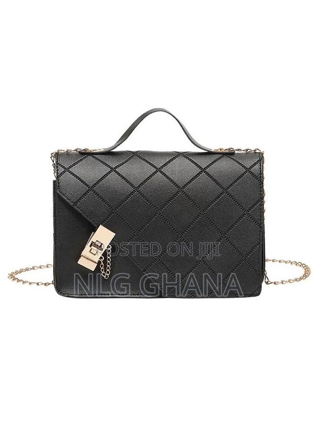 Women's Crossbody Bag Large Capacity Imprinted Grid Texture. Tvx9247 · Photo 1