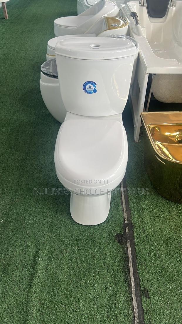 Close Couple Water Closet Wc · Photo 2