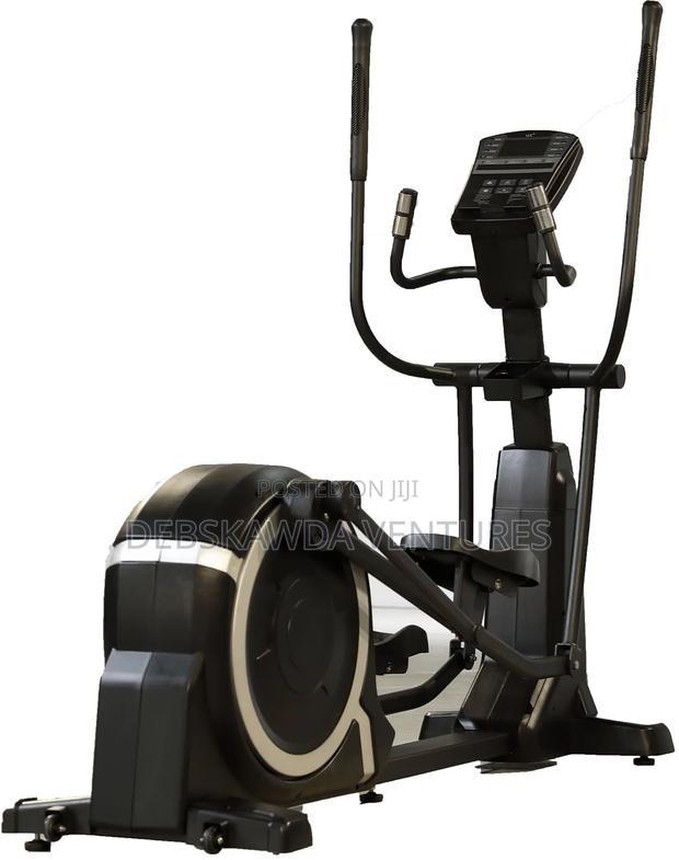Cross Trainer Commercial · Photo 3