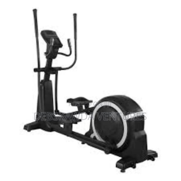 Cross Trainer Commercial · Photo 4