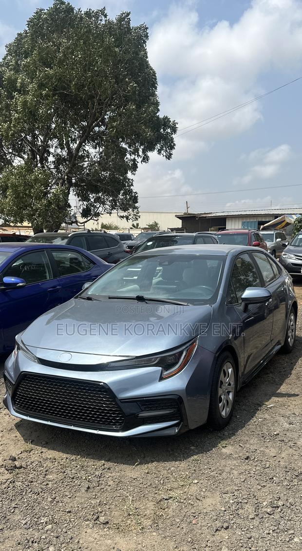 Toyota Corolla LE 2021 Blue · Photo 3