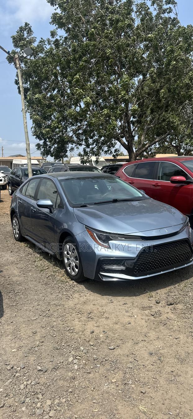 Toyota Corolla LE 2021 Blue · Photo 2