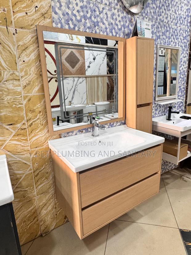 Cabinet Basin and Mirror With Tap Complete · Photo 4