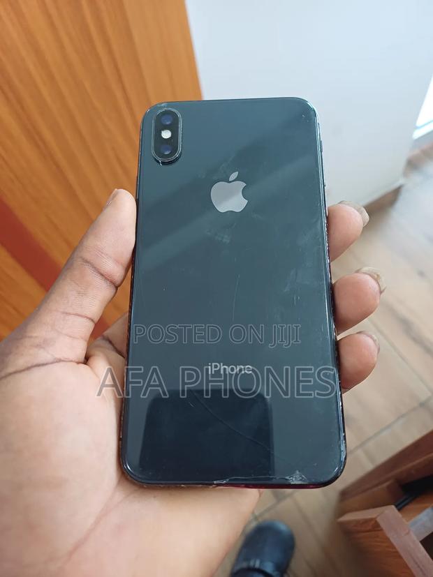 Apple iPhone X 64 GB Black · Photo 2