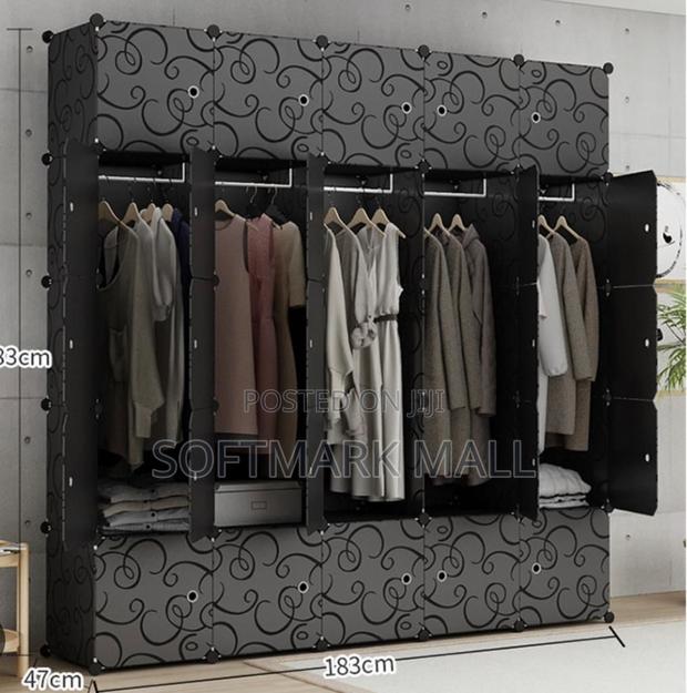 25 Cubes Plastic Wardrobe · Photo 1