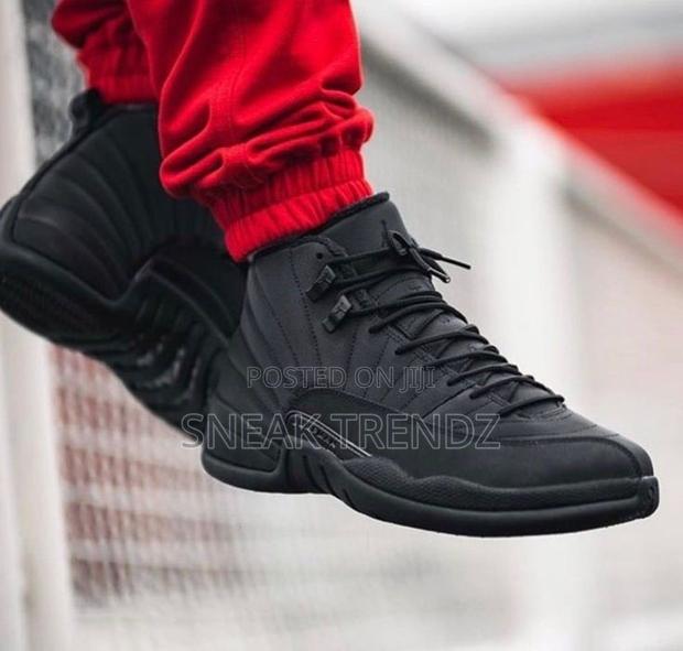 Air Jordan R12 Jumpman Black · Photo 4