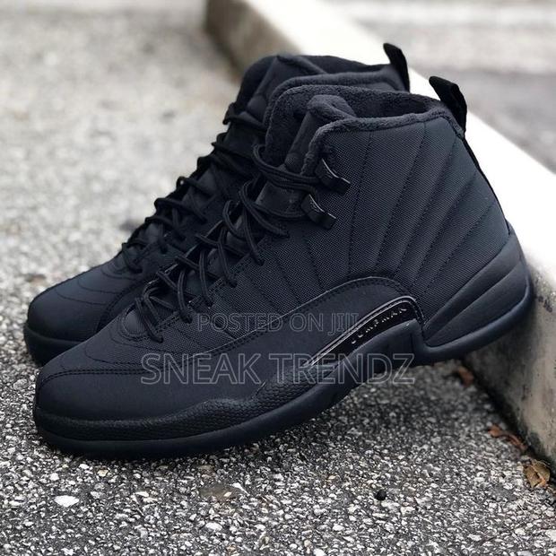 Air Jordan R12 Jumpman Black · Photo 3