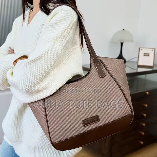 Classic Handbag photo 3