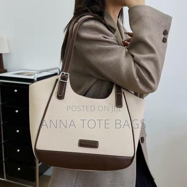 Classic Handbag photo 5