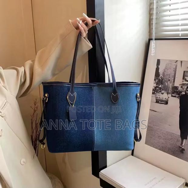 Classic Tote Handbag photo 2